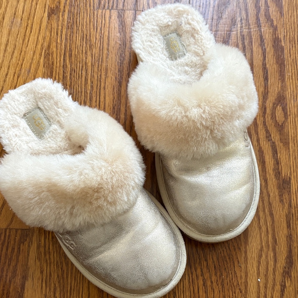 ✨⭐️UGG Cream Fur-Lined Slippers ✨⭐️SALE